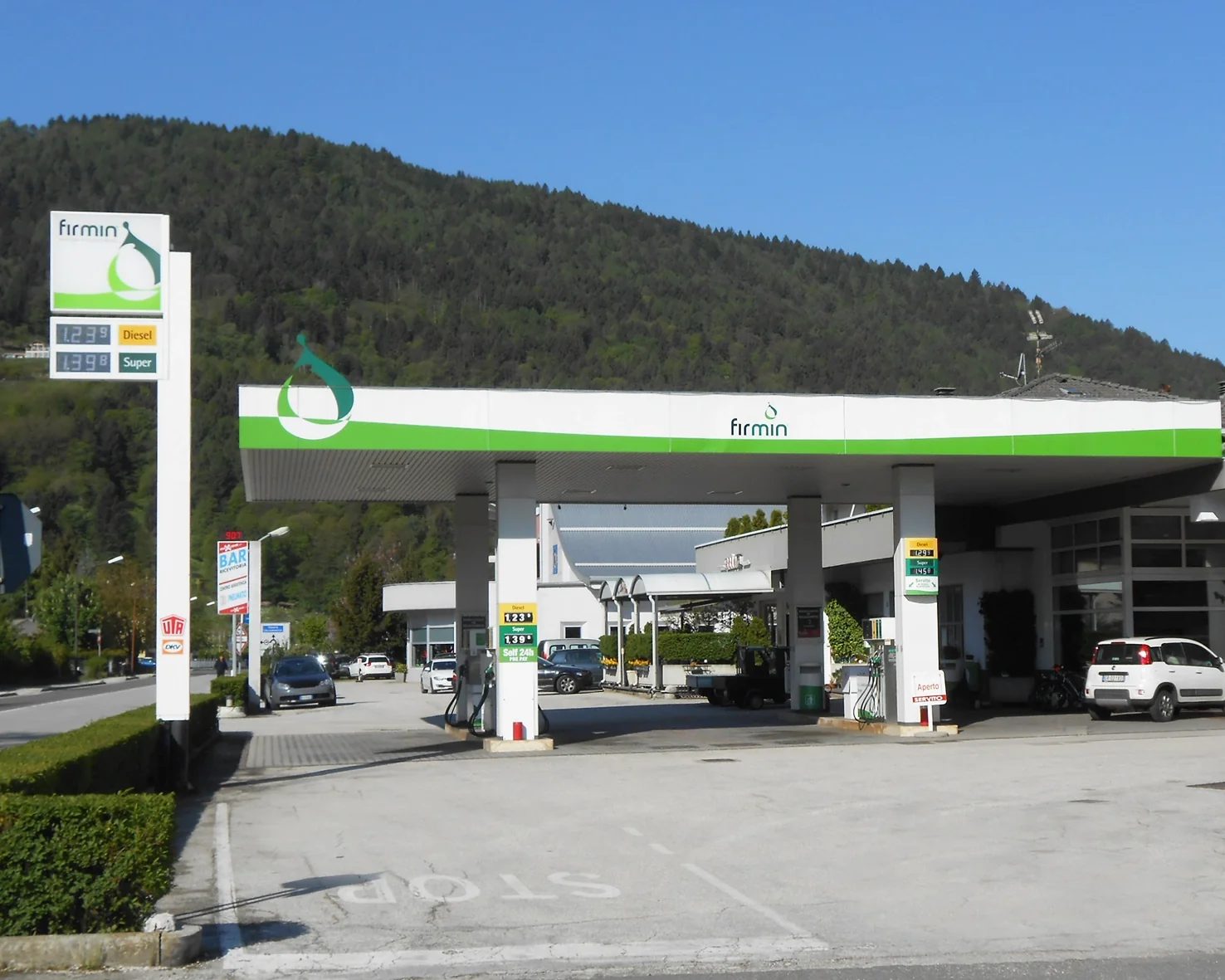 Distributore Firmin di Caldonazzo (TN), Viale Trento 5
