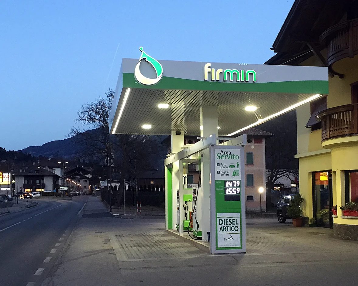 Distributore Firmin di Spiazzo, frazione Borzago (TN)