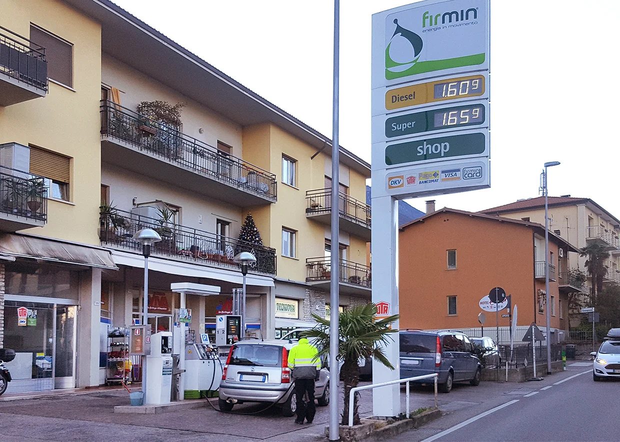 Distributore Firmin di Malcesine (VR), Via Gardesana 284