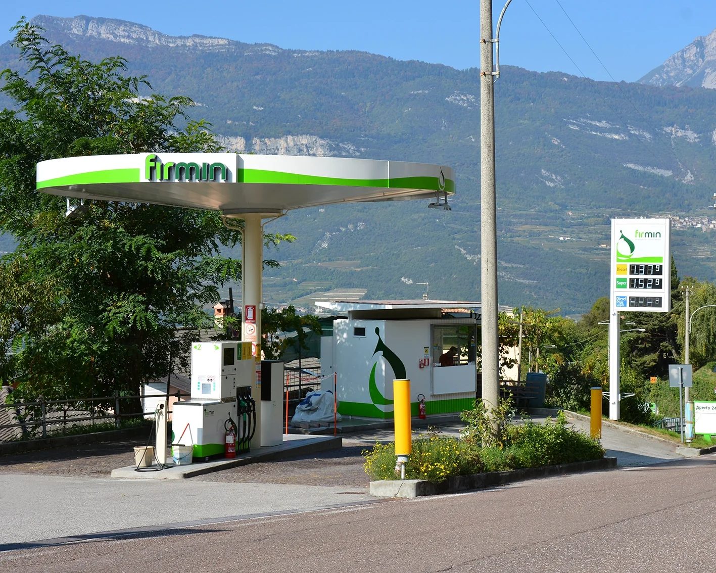 Distributore Firmin di Noriglio, Rovereto (TN), Viale dei Colli 53